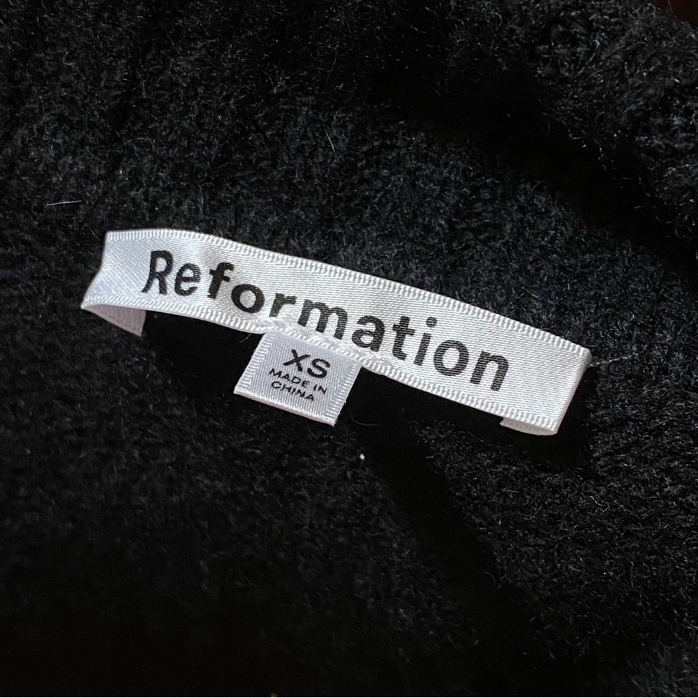 Reformation black Beckie cashmere collared v-neck sweater - Picture 6 of 9